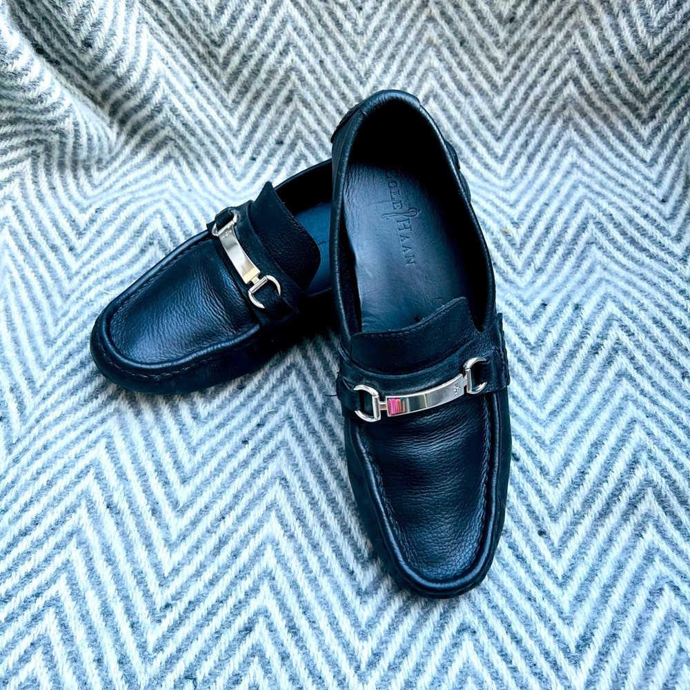 Men’s COLE HAAN loafer style black leather shoes size 7,5